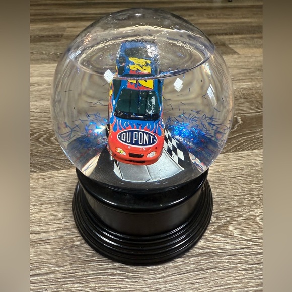 2003 Character Collectibles Jeff Gordon #24 DUPONT Glitter Globe - Picture 4 of 4